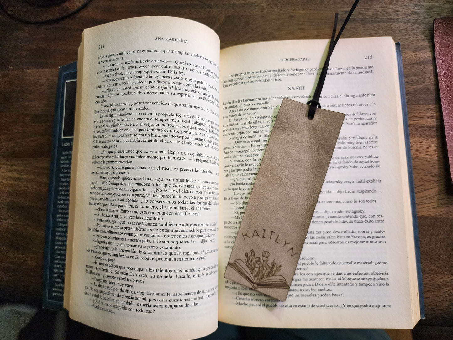 Custom Leather Bookmark | Gifts for her| Book Lovers | Storytelling | Different designs | Books and Flowers