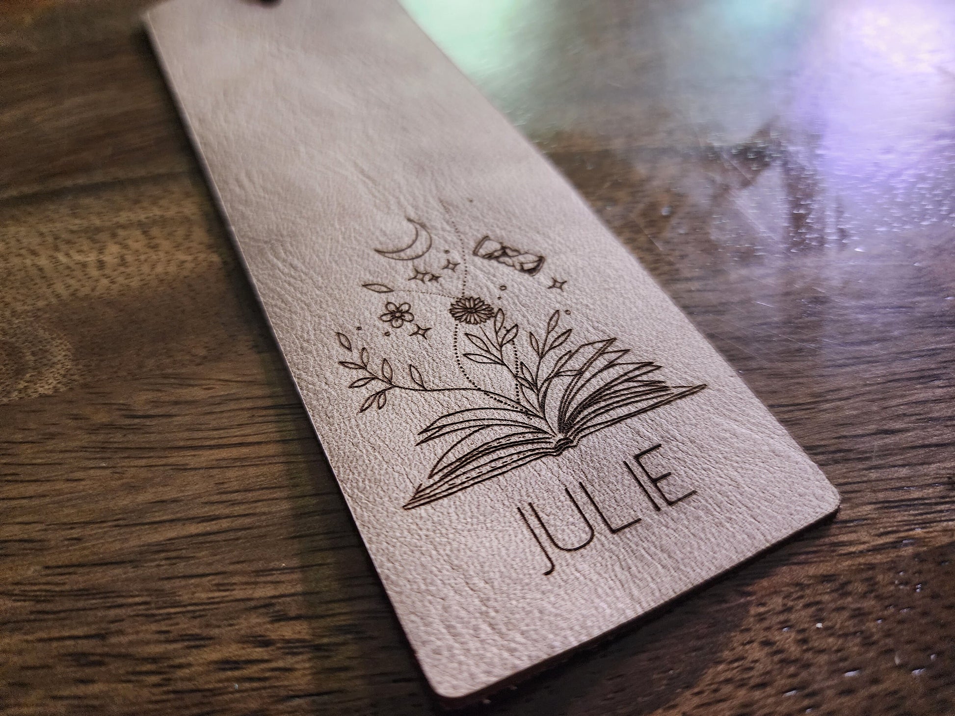 Custom Leather Bookmark | Gifts for her| Book Lovers | Storytelling | Different designs | Books and Flowers