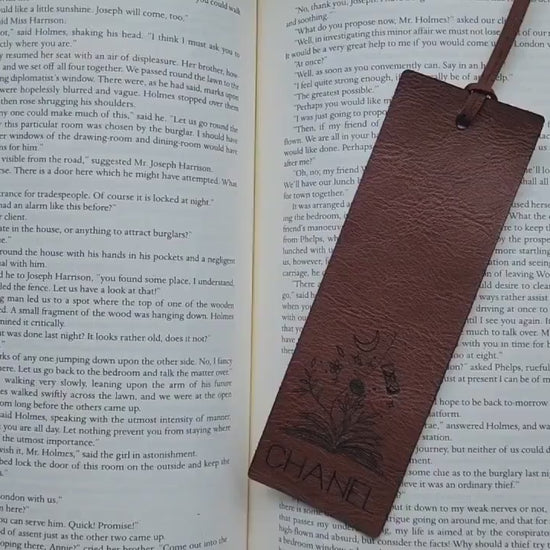 Custom Leather Bookmark | Gifts for her| Book Lovers | Storytelling | Different designs | Books and Flowers