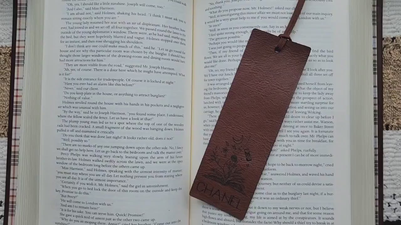 Custom Leather Bookmark | Gifts for her| Book Lovers | Storytelling | Different designs | Books and Flowers